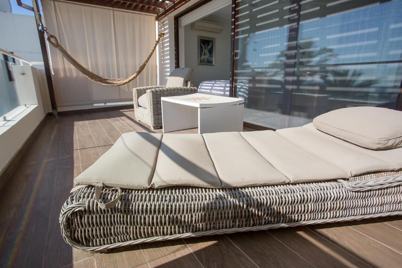 Penthouse Duplex Overlooking The Mediterranean Larnaca Ngoại thất bức ảnh