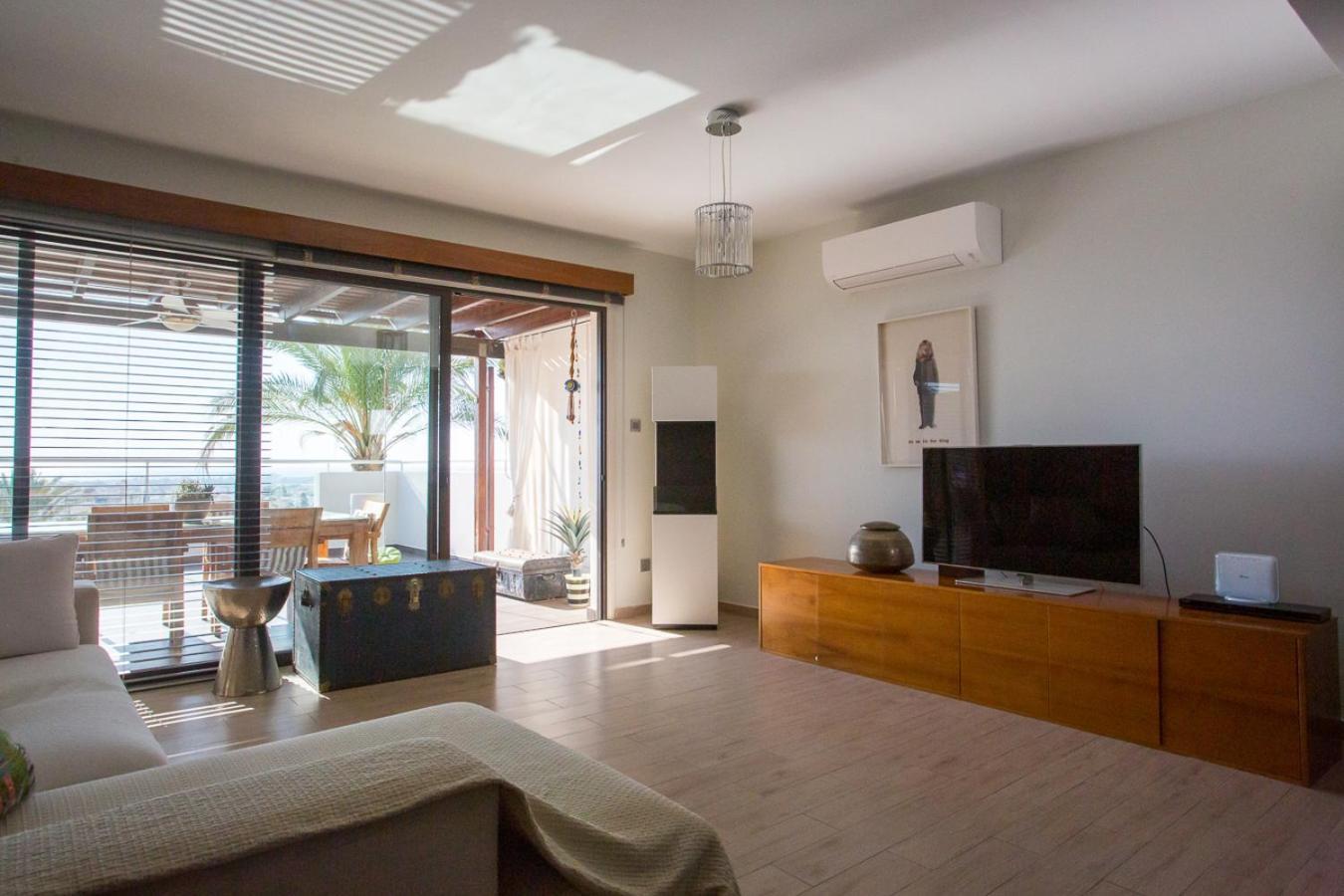 Penthouse Duplex Overlooking The Mediterranean Larnaca Ngoại thất bức ảnh